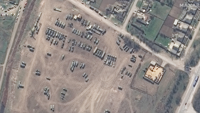 Imagini din satelit. Rusii au golit o baza militara cheie in nordul peninsulei Crimeea. Care este motivul Imagine