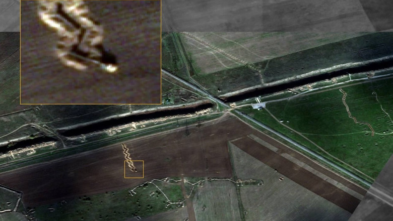 Imagini din satelit. Rusii sapa transee in nordul Crimeei, langa granita cu regiunea Herson Imagine