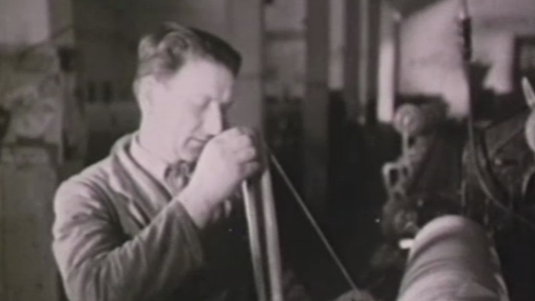 Imagini-document. 1948. Postavaria Romana: Oamenii muncii ii ofera cel mai frumos dar genialului Stalin Imagine