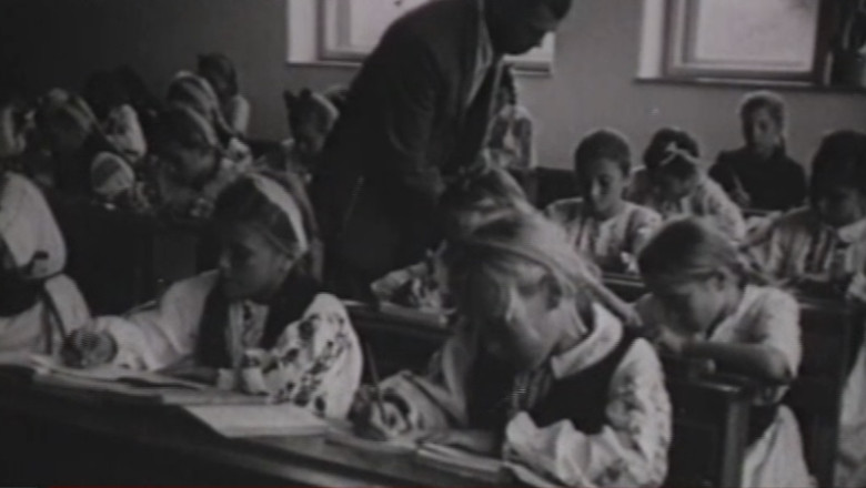 Imagini document. 1950: Iata cadrele de maine care se bucura de dragostea si grija partidului! Imagine