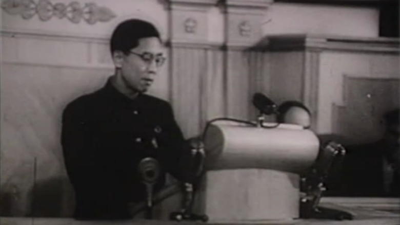 Imagini document. 1950: Traiasca prietenia dintre poporul roman si cel chinez! Imagine