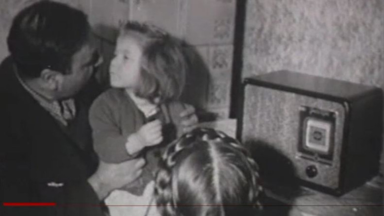 Imagini document. 1952: „Cu ajutorul aparatelor de radio sovietice in numeroase camine patrunde cultura” Imagine