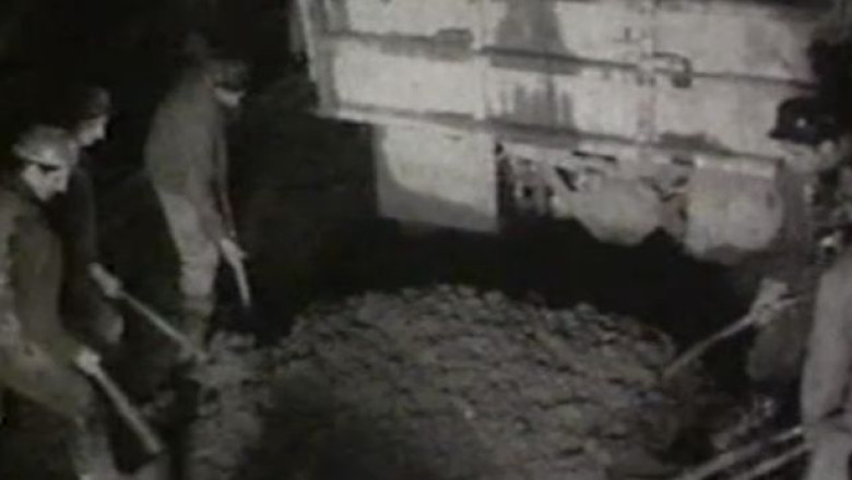 Imagini document. 1970: propaganda comunista glorifica munca brigadierilor Imagine