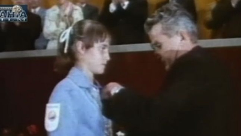 Imagini document. 1976: Nadia Comaneci, erou al muncii socialiste Imagine