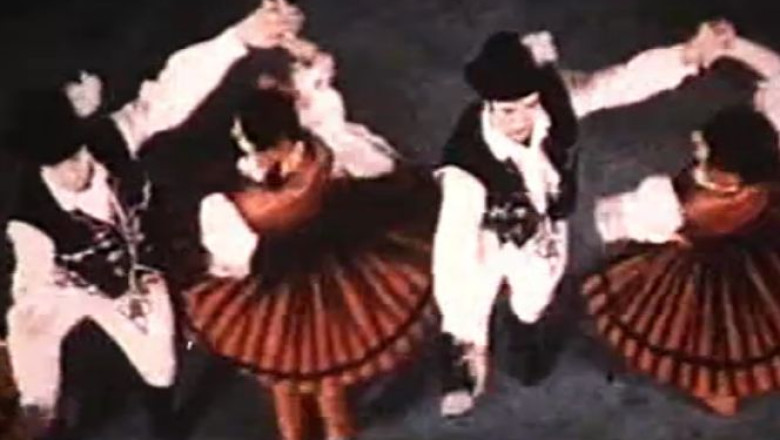 Imagini document. 1976: Prima editie a festivalului „Cantarea Romaniei” Imagine