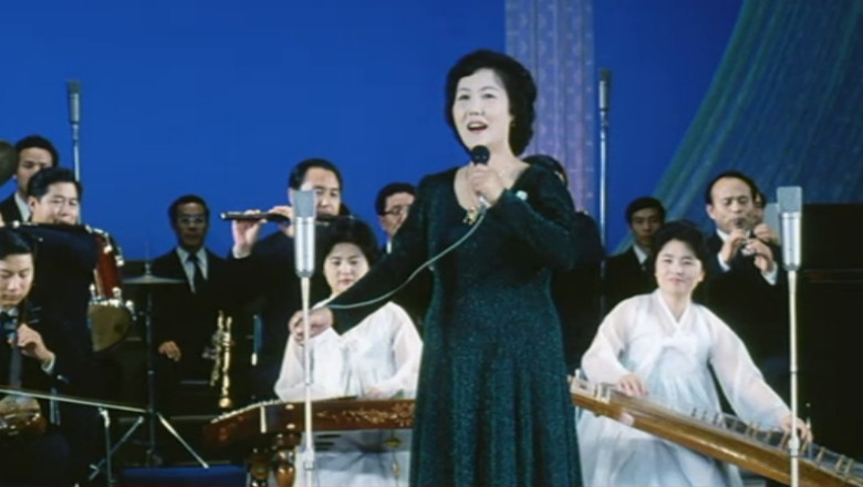 Imagini document. 1982: „Romanie, Romanie, cat de draga mi-esti tu mie”, cantata in Coreea de Nord Imagine