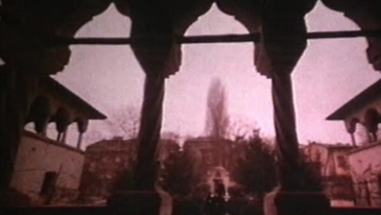 Imagini document. 1982: Schitul Maicilor, mutat pentru a permite construirea Casei Poporului Imagine