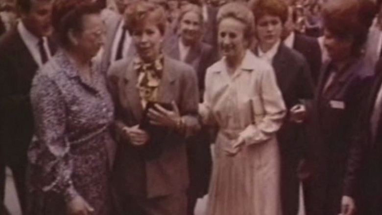 Imagini document. 1987 - Tovarasele Elena Ceausescu si Raisa Gorbaciova, in vizita la APACA Imagine