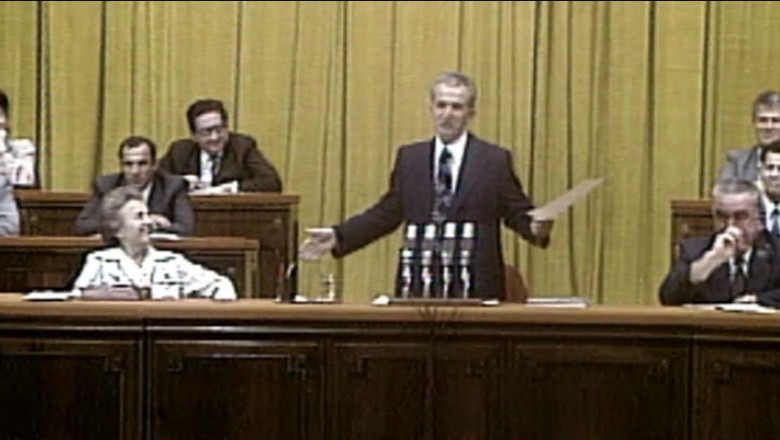 Imagini document. 1988: N. Ceausescu, lectii de economie in fata PCR Imagine