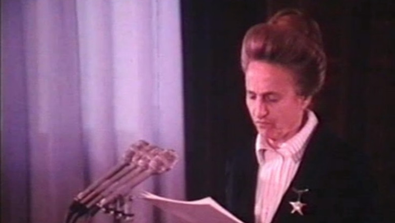 Imagini document. 7 ian. 1989: Elena Ceausescu a implinit 73 de ani Imagine