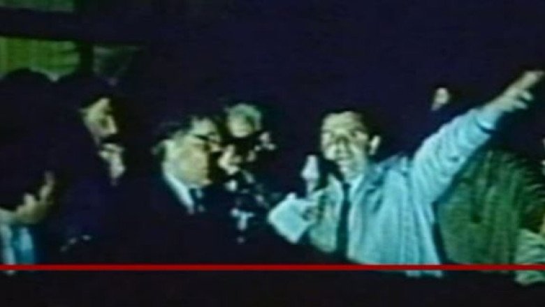 Imagini document. Discursul lui Dumitru Mazilu de la balconul Comitetului Central Imagine