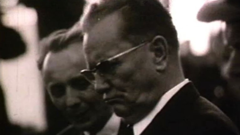 Imagini document. Tito, primit in 1966 cu paine, sare si vlastare ale industriei Imagine