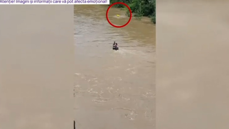 Imagini dramatice. Momentul in care un pompier italian se arunca in apele involburate pentru a-i salva pe cei 3 tineri romani Imagine