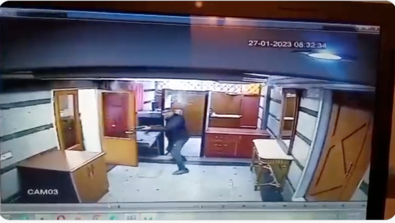Imagini dramatice. Un mort si doi raniti la ambasada Azerbaidjanului in Iran, in urma unui atac armat Imagine