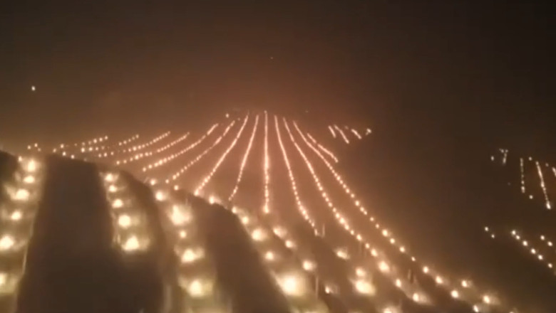 Imagini impresionante cu o mare de lumini in Tirolul de Sud. Viticultorii au aprins mii de focuri pentru ca podgoriile sa nu inghete Imagine