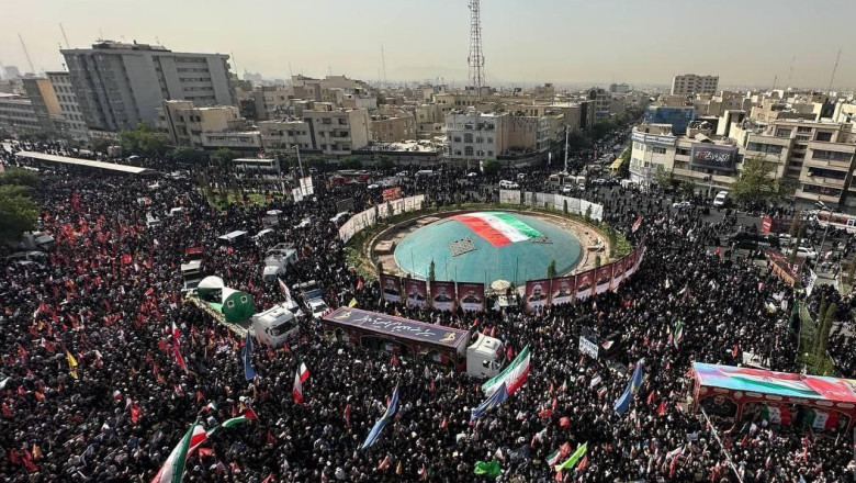 Imagini impresionante de la funeraliile de stat din Iran. 60 de militari si oameni de stiinta au fost ucisi in atacuri israeliene Imagine