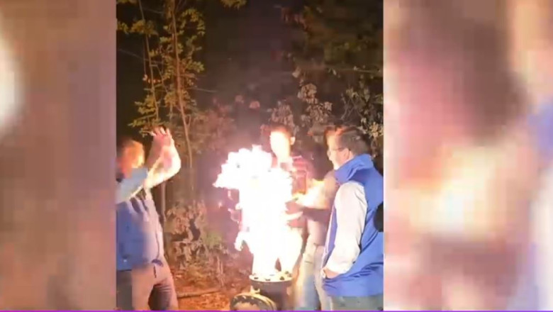 Imagini incredibile in Gorj, cu patru politicieni care testeaza o teava de gaz cu bricheta. Ce a urmat Imagine