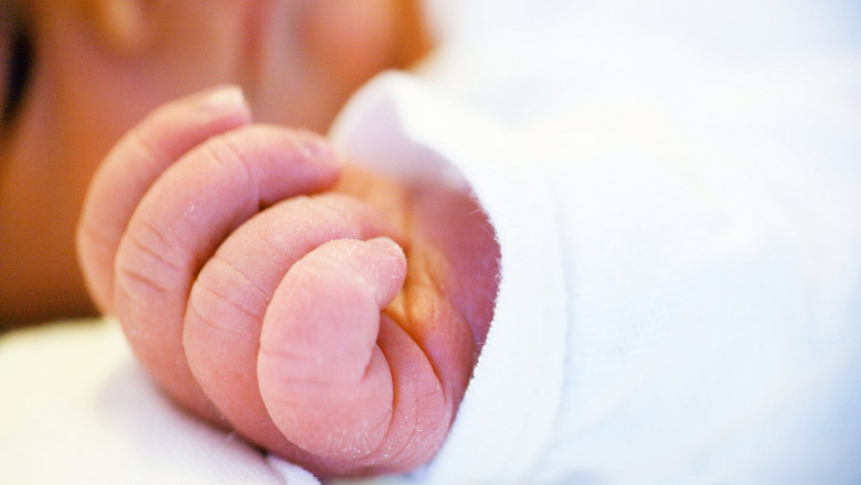 Imagini incredibile in Urziceni. O femeie a nascut pe trotuar, in fata spitalului unde nu era niciun ginecolog de garda Imagine