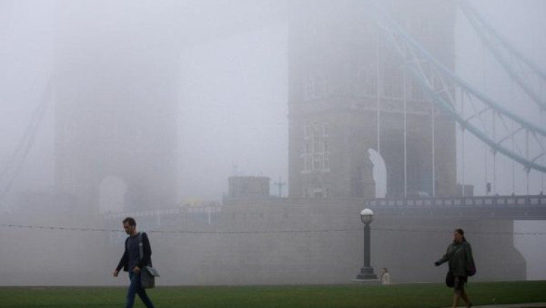 IMAGINI INEDITE Ceata ca la Londra: 200 de curse aeriene au fost anulate in capitala Marii Britanii Imagine