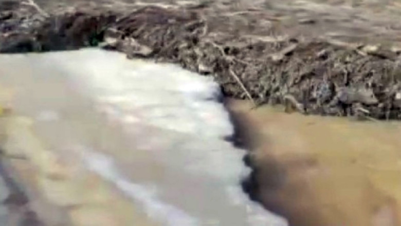 Imagini spectaculoase in SUA: Albia secata a unui rau a fost inundata de aluviuni Imagine