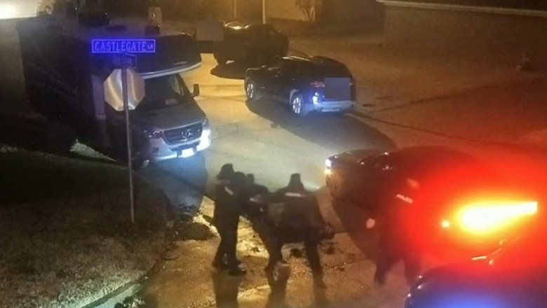 Imaginile cu politistii care il bat cu salbaticie pe Tyre Nichols au fost facute publice. Tanarul isi striga mama in timp ce era lovit Imagine