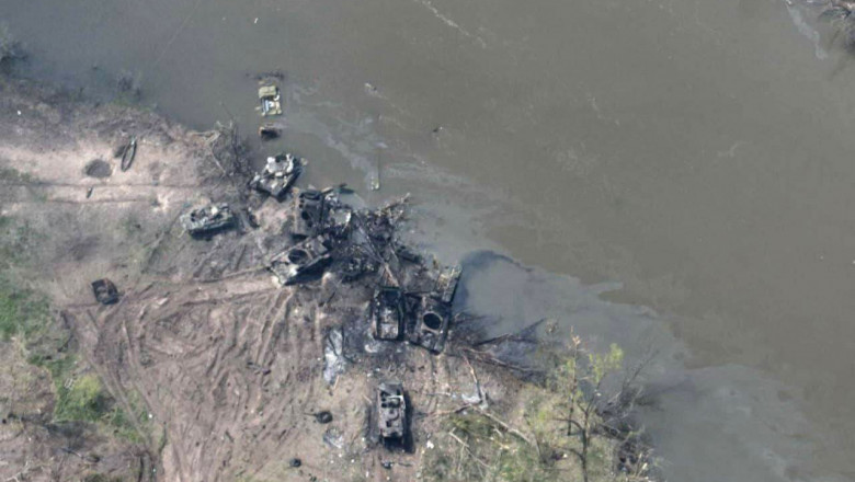 Imaginile dezastrului: Rusii au suferit pierderi grele dupa trei incercari esuate de fortare a unui rau strategic in Donbas Imagine