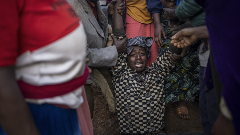 Imaginile disperarii in Etiopia. 257 de oameni au murit dupa o alunecare de teren. ONU avertizeaza ca numarul victimelor se poate dubla Imagine