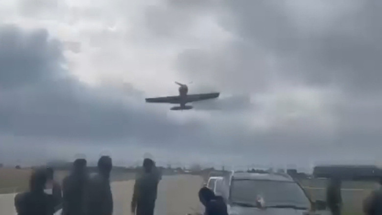 Imaginile unei tragedii evitate la limita. Un avion a aterizat de urgenta, pe iarba, la Baza Aeriana „Aurel Vlaicu” Boboc, in Buzau Imagine