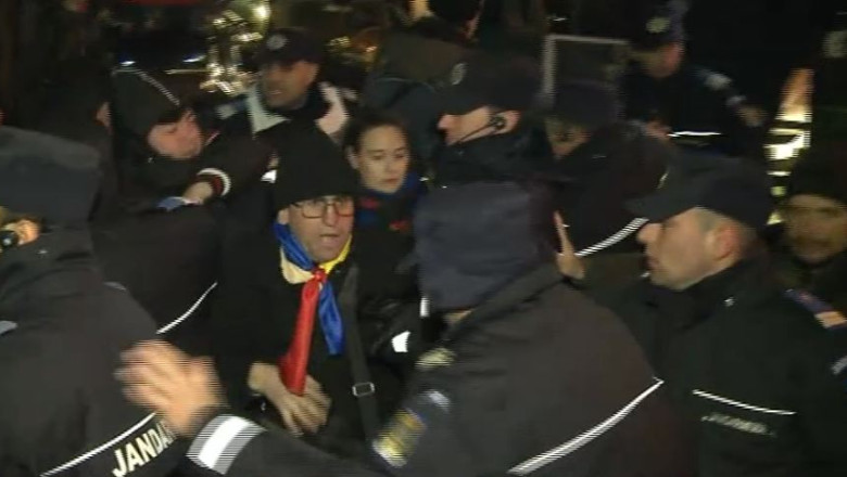 Imbranceli intre jandarmi si protestatari la Universitate Imagine