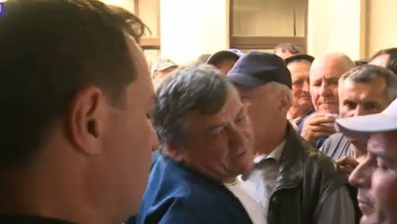 Imbulzeala pentru subventii la sediul Agentiei de Plati si Interventie pentru Agricultura din Arad Imagine