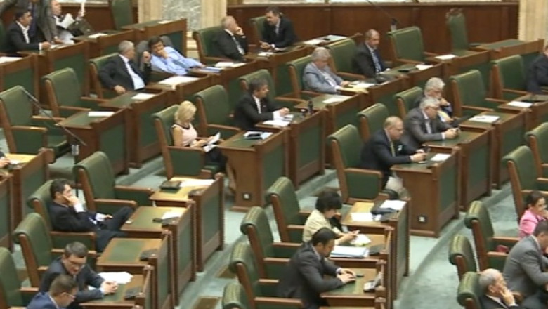 Imobiliarele, tentatia parlamentarilor. In 2013, senatorii si deputatii au cumparat si au vandut terenuri si case Imagine