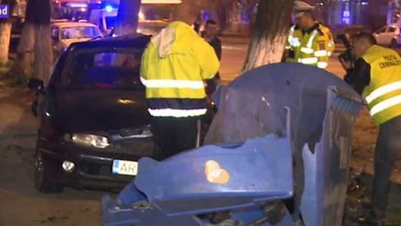 Impact fatal cu un copac, pe un bulevard din Arad Imagine