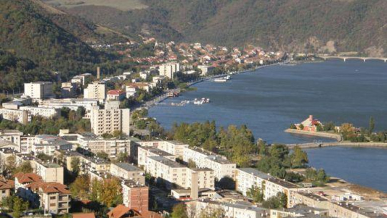 Imposibil de ajuns in Clisura Dunarii. Reabilitarea drumului spre Orsova s-a oprit la intrarea in oras Imagine