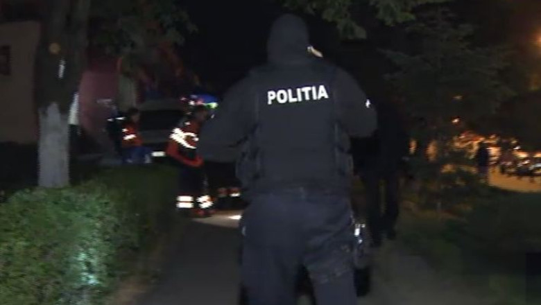 Impuscaturi in Botosani. Un barbat a fost ranit dupa ce au fost trase mai multe gloante Imagine