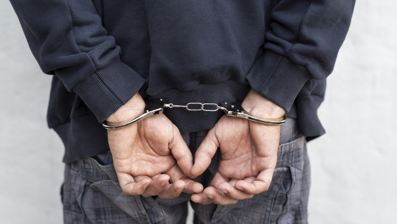Impuscaturi in Ilfov. Un barbat a tras cu arma in fata unei case, apoi a fugit Imagine