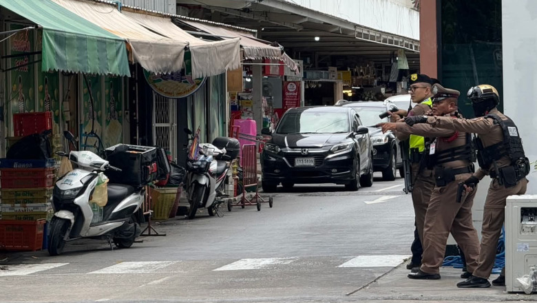 Impuscaturi intr-o piata din Bangkok: cel putin cinci oameni au fost ucisi Imagine