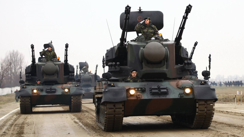 In Bucuresti si Timisoara se fac ultimele repetitii pentru parada de 1 Decembrie Imagine