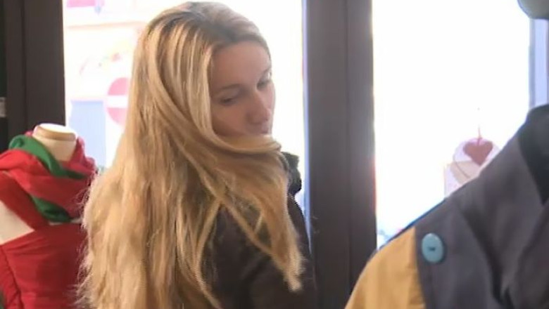 In cautarea cadourilor de Craciun sau a unei tinute pentru Revelion Imagine