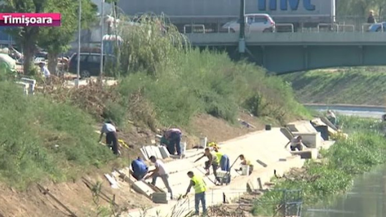 In intarziere, dar optimisti: constructorii promit ca reabilitarea malurilor Begai va fi gata pana in martie 2015 Imagine