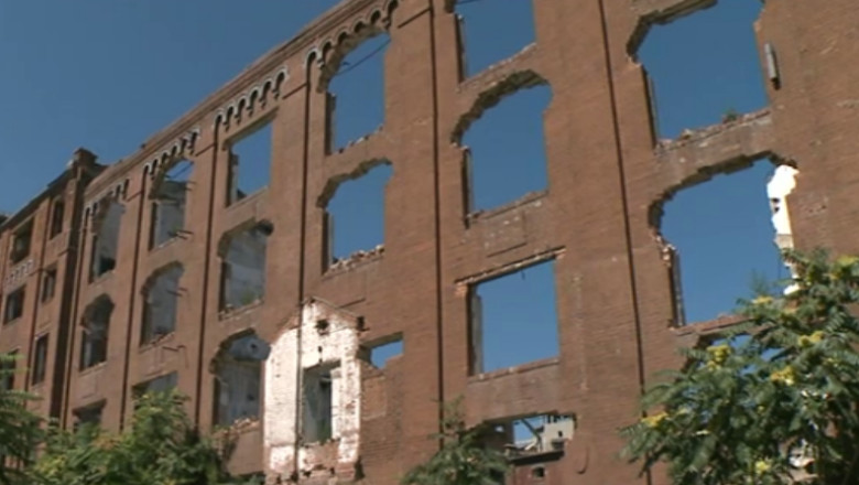 In loc sa atraga turisti, se prabuseste. Prima moara cu aburi din Romania a fost lasata in paragina Imagine