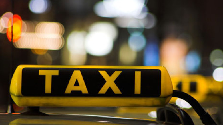 In noaptea dintre ani, taximetristii au crescut brusc tarifele Imagine
