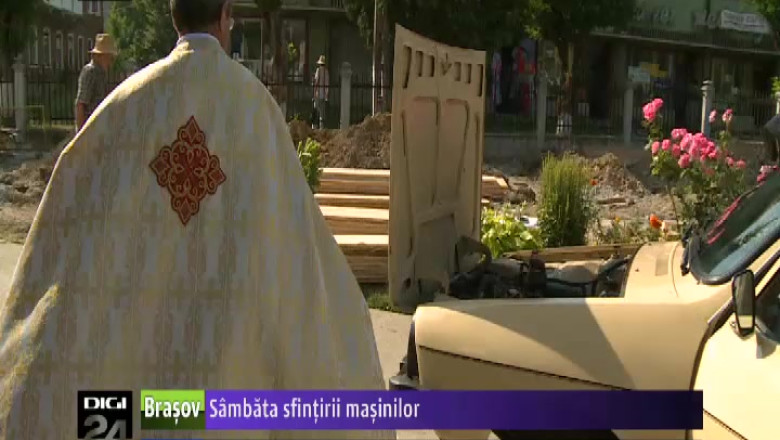 In Postul Sfintei Marii localnicii din tara Fagarasului isi duc masinile la sfintit Imagine