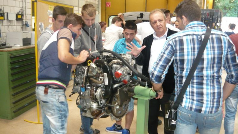 In practica la Audi. 14 elevi din Oradea si-au efectuat stagiul de practica la o uzina auto din Germania Imagine