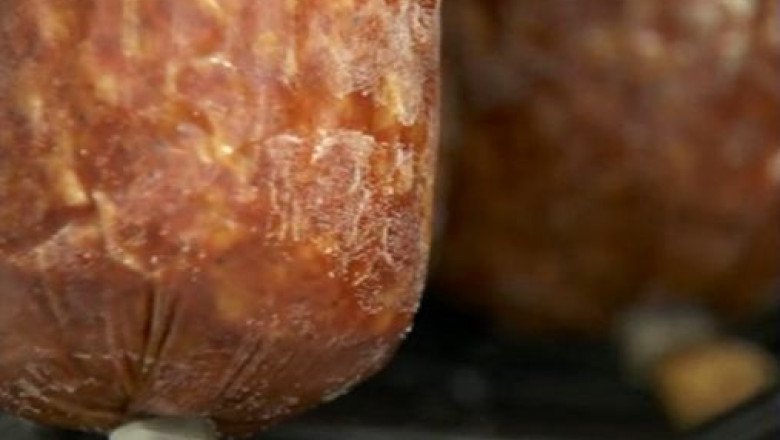 In Prahova a fost retras de la vanzare un salam caruia nu i s-a putut preciza data fabricatiei sau data de expirare Imagine