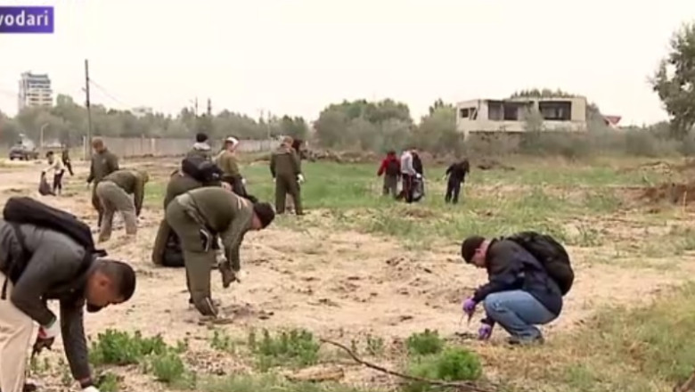 In razboi cu gunoaiele. Militarii americani au curatat plaja de la Navodari Imagine