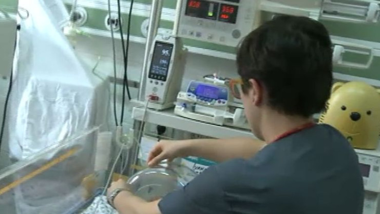 In Romania, un copil nascut prematur moare la fiecare cinci ore. Nicolae Banicioiu, ministrul Sanatatii: Sa se mai descurce si ei Imagine