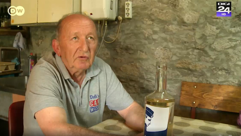 In satul fanilor lui Putin, la hanul „Crimeea” se bea slibovita „Putinovka”. Si totusi, localnicii ar accepta o aderare la UE Imagine