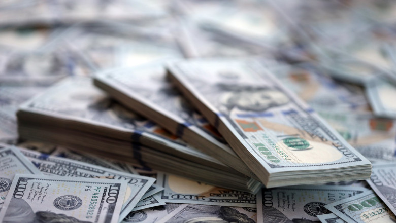 In SUA apar zilnic peste 1.000 de noi milionari in dolari. In lume sunt peste 2.800 de miliardari (studiu) Imagine