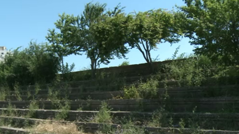 In tara Simonei Halep, multe terenuri de tenis au ajuns parcari sau maidane Imagine