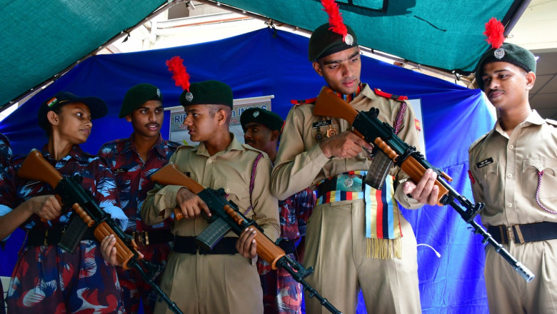 In timp ce premierul indian indeamna la diplomatie, India a ajuns cel mai mare cumparator de arme din Rusia Imagine